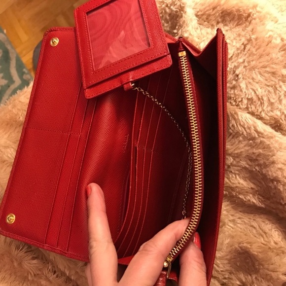 SOLD!! Authentic PRADA ‘Continental’ Wallet $665 - Picture 5 of 8