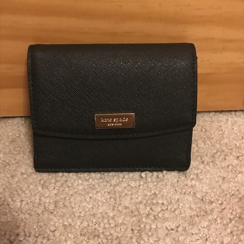 BNWT Kate Spade Small Wallet w/ ID window