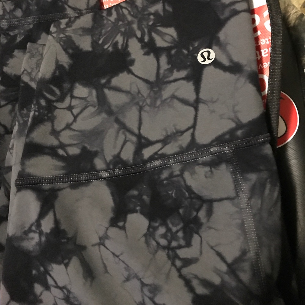 Lululemon wunder under pants size 4