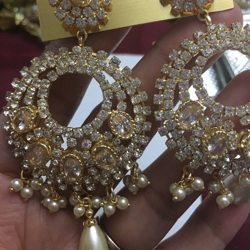 NWOT beautiful Earrings final sale price no offers - Picture 3 of 8