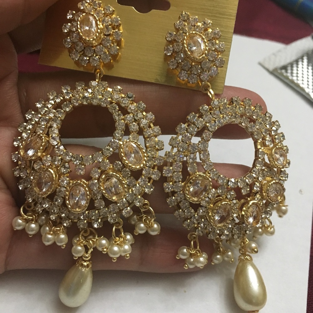 NWOT beautiful Earrings final sale price no offers - Picture 5 of 8