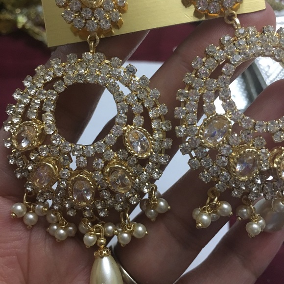 NWOT beautiful Earrings final sale price no offers - Picture 3 of 8