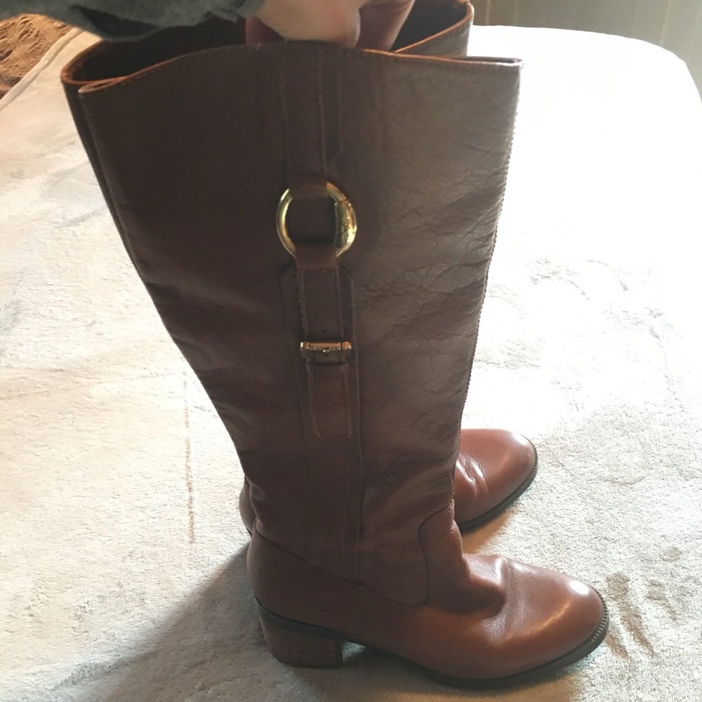 Boots - Picture 4 of 8