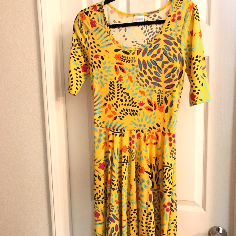 Small LuLaRoe Floral Nicole