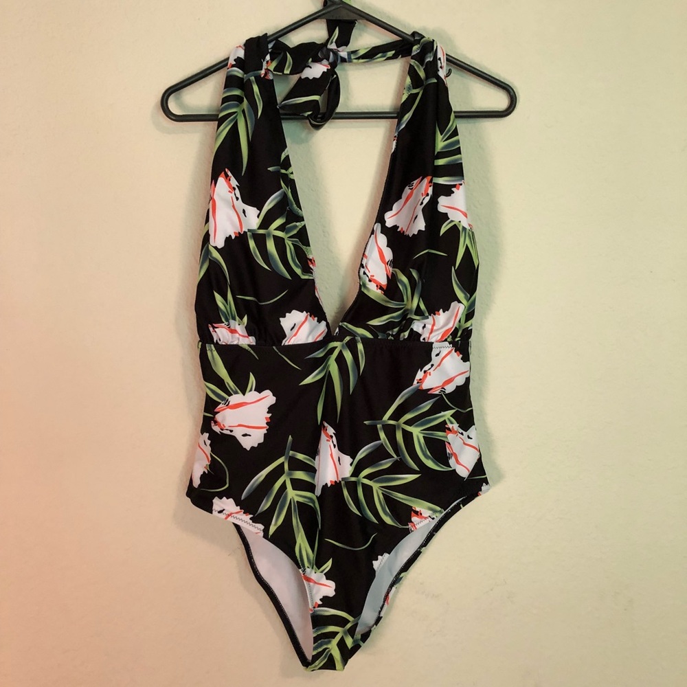 Great swim suit! Never been worn!