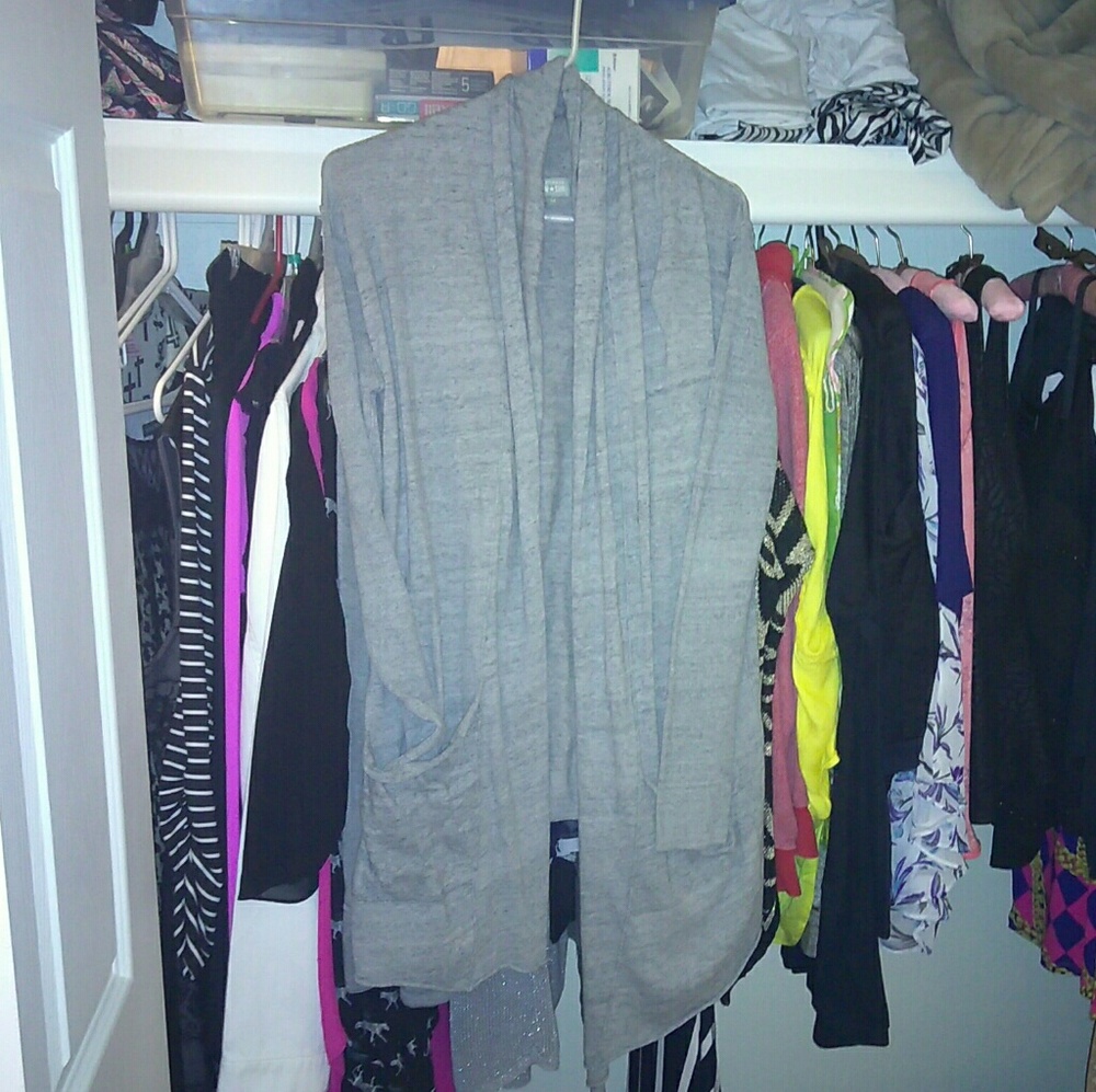 Gray over piece / sweater with pockets