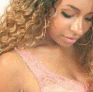 Meet your Posher, Amira