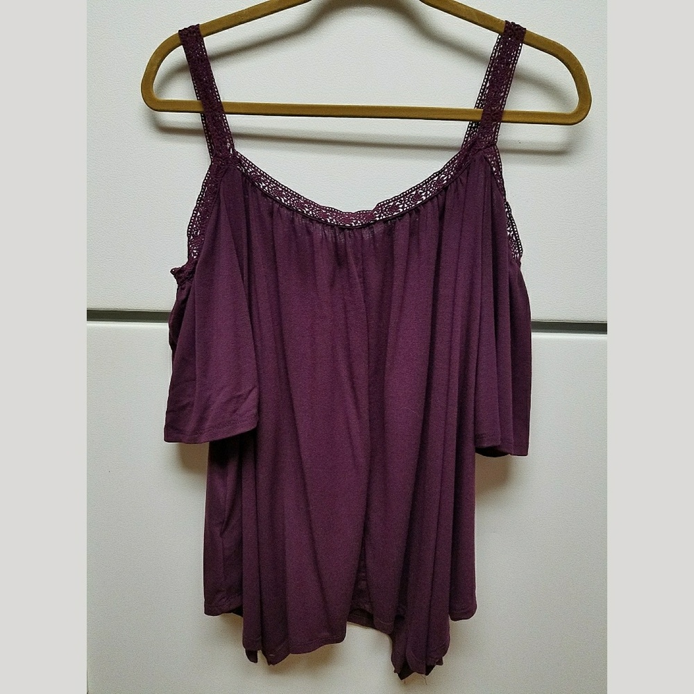 ❤️SOLD❤️ maroon cold shoulder tank