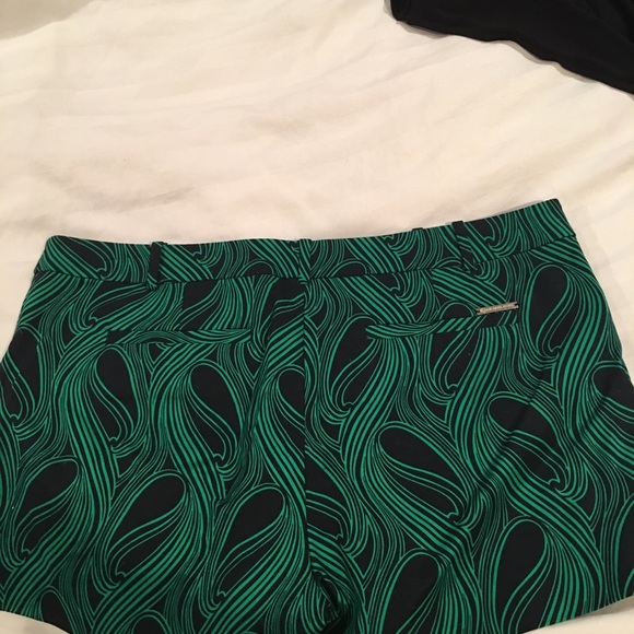 Sold MICHAEL KORS SHORTS Size 12 NWOT - Picture 4 of 6