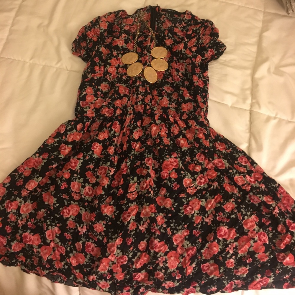 Floral chic dress.