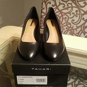 *Last Chance* Tahari Amanda Pumps