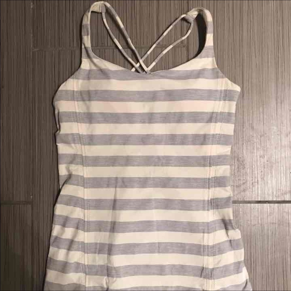 Lululemon Top with inner bra and pads