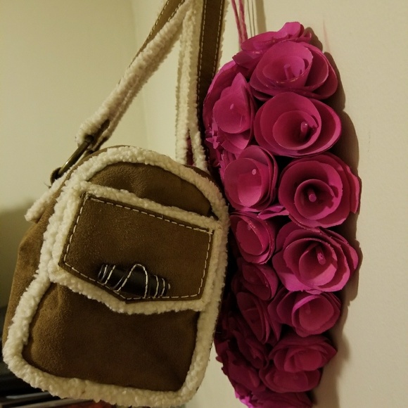 UGG Brown Bag w/Cream Fur straps & trim. Inspired - Picture 2 of 2