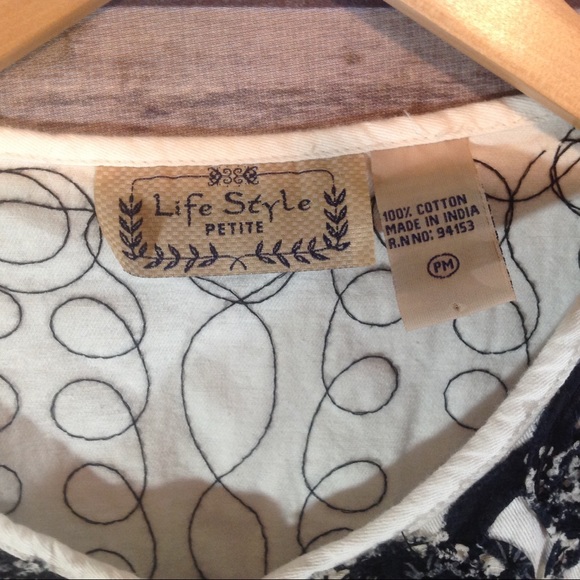 Beautiful 3D Fabric Embroidered Jacket - Picture 3 of 6