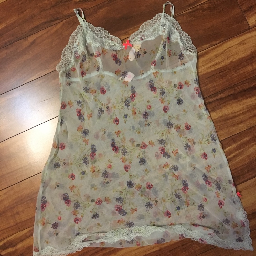 Cute Flower and lace VS. Large