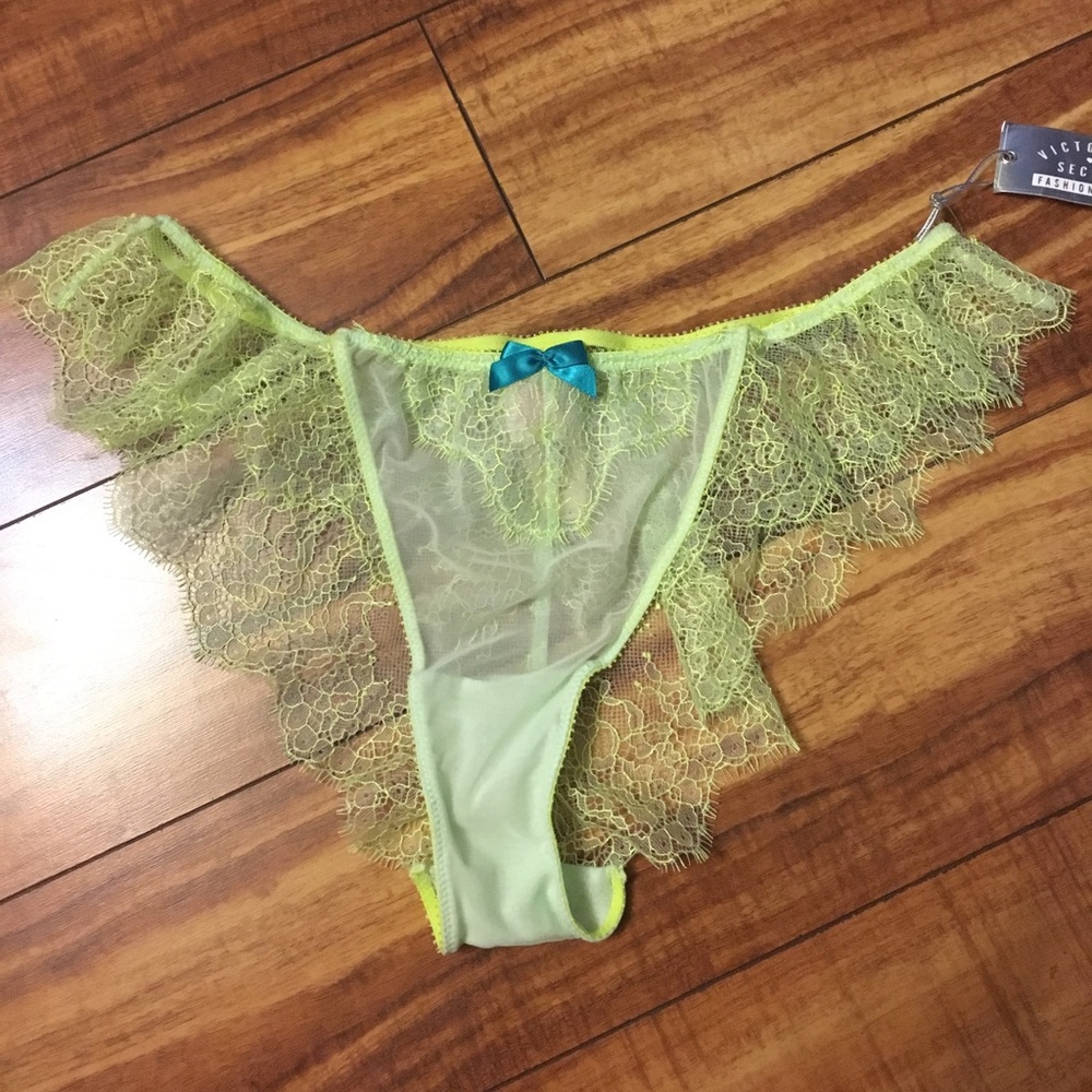 VS Limited edition 2013 Lace Panty. Large