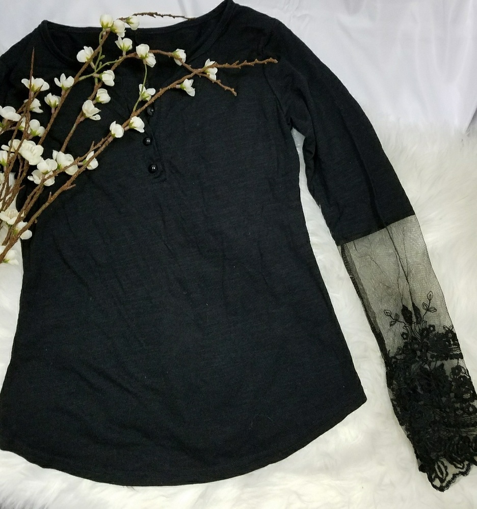 Lovely feminine black cotton top lace details S/XS