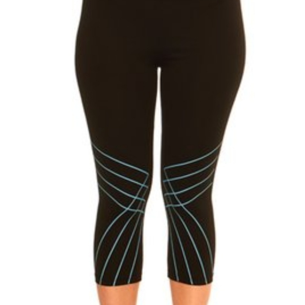 NWT S2  Sportswear Capri yoga leggings