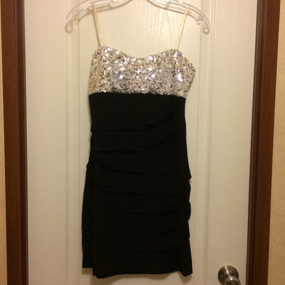 Sleeveless Black/Silver Sparkly Dress