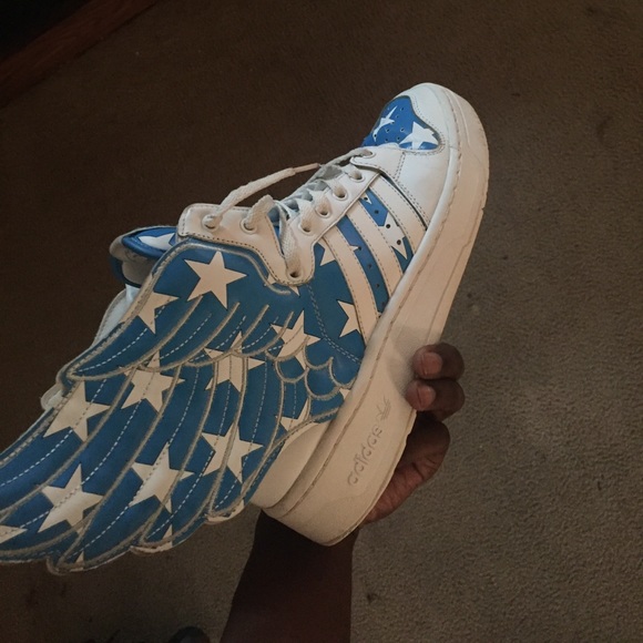 Jeremy Scott’s Wing 2.0 - Picture 1 of 2