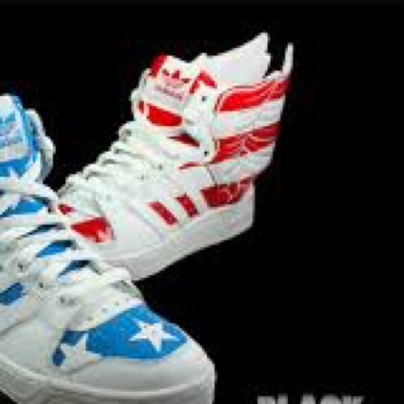 Jeremy Scott’s Wing 2.0 - Picture 2 of 2