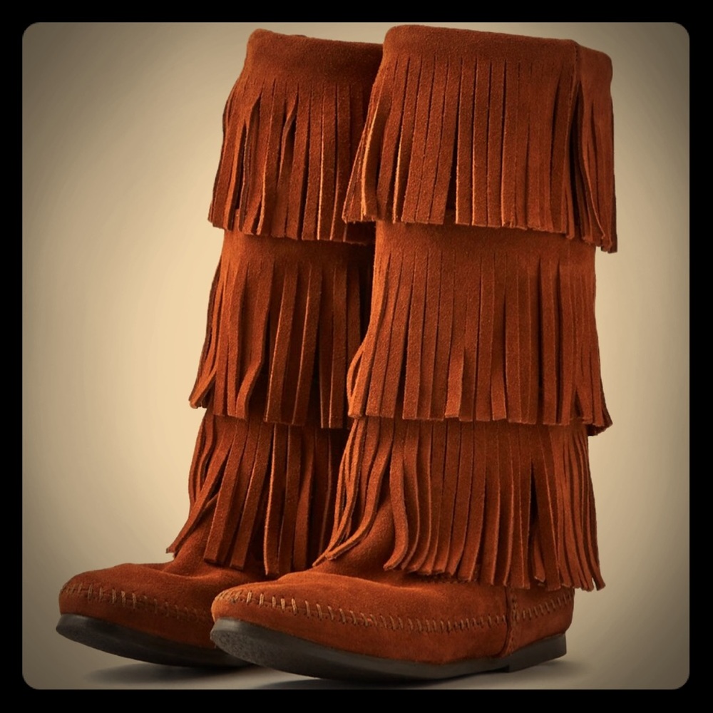Minnetonka 3 tier fringe boots