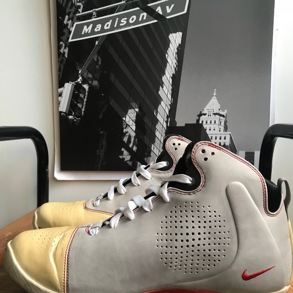 Nike Zoom Sneakers - Picture 6 of 7