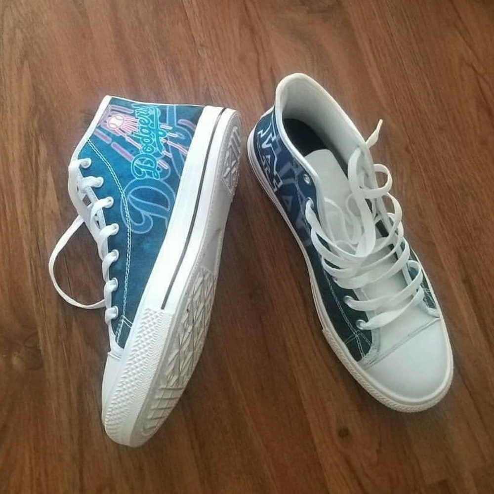 EUC Sz 7 Dodger Sneakers