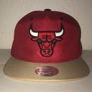 Red Chicago Bulls strap back hat