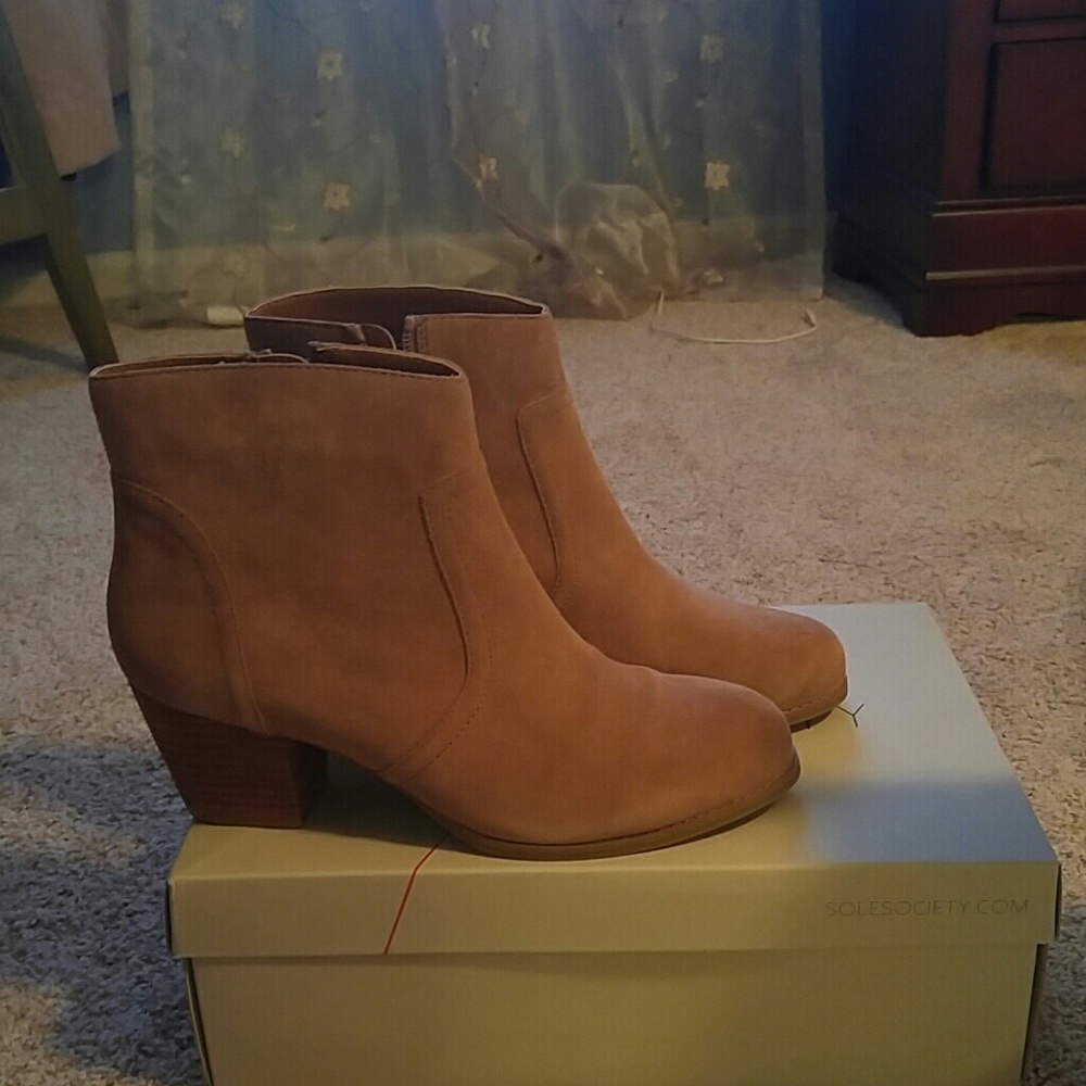 Never worn taupe sole society romy booties