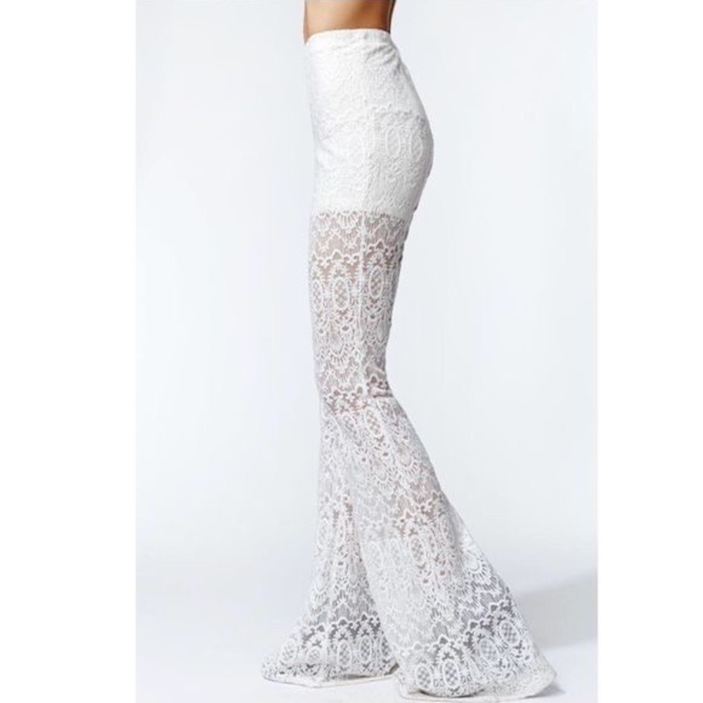 Beautiful Kendall & Kylie flare crochet lace pants