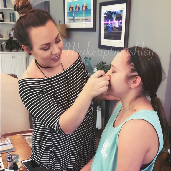 Meet your posher ❤️💄💋 - Picture 2 of 7