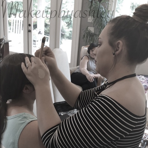 Meet your posher ❤️💄💋 - Picture 3 of 7