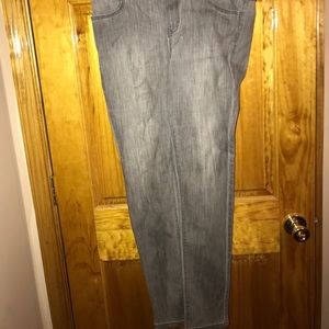 Like New GRAY SKINNY jeans!
