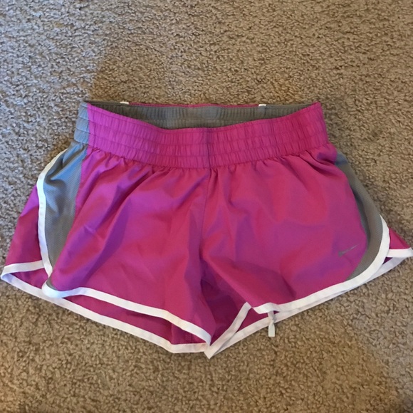 Women’s size Medium Nike Dri fit shorts - Picture 1 of 3