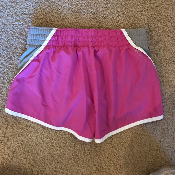 Women’s size Medium Nike Dri fit shorts - Picture 2 of 3