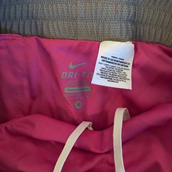 Women’s size Medium Nike Dri fit shorts - Picture 3 of 3