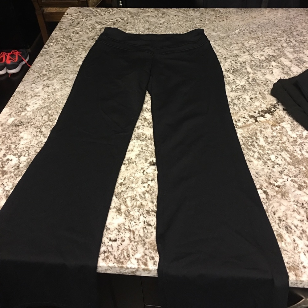 3 Victoria’s Secret Leggings/Sport pant😇❤️