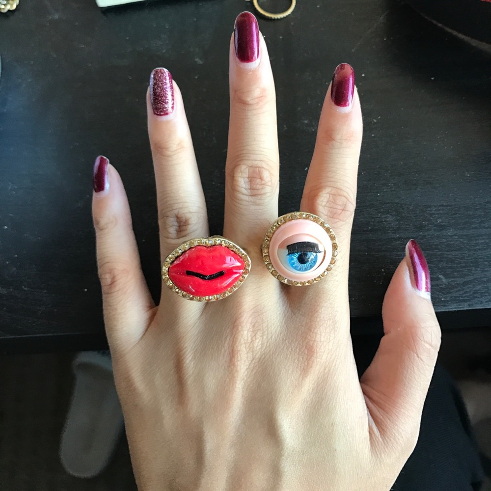 Costume ring similar to that worn by lady Gaga!