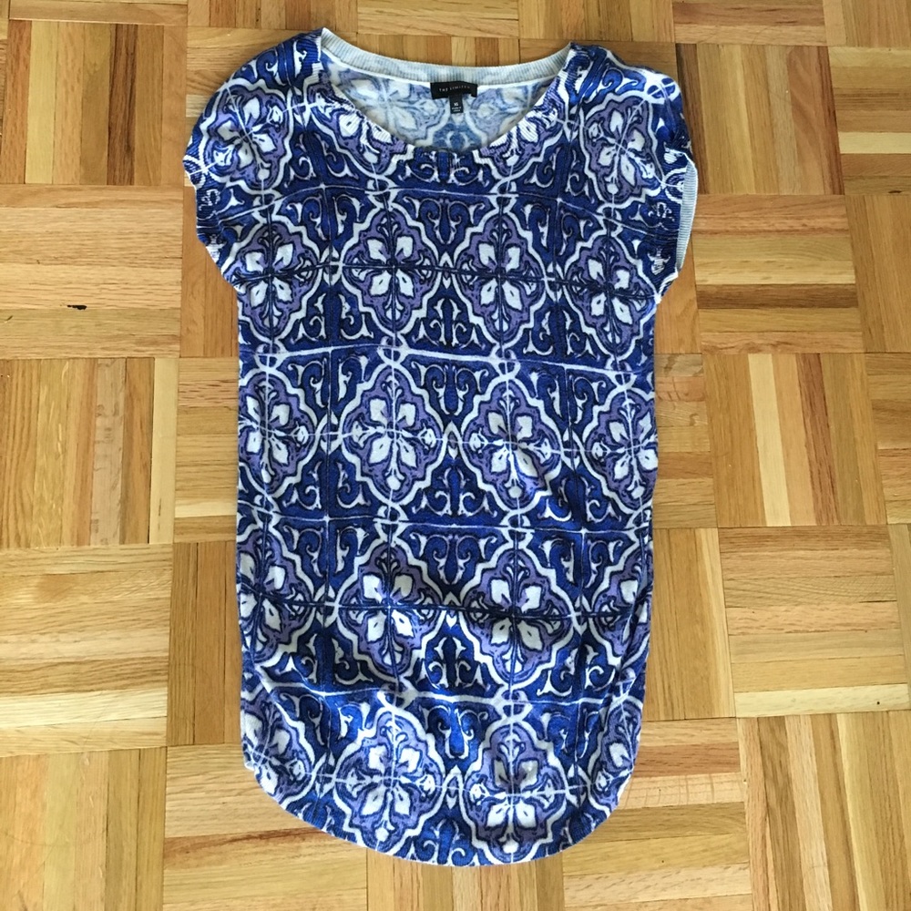 Lightweight sweater tee