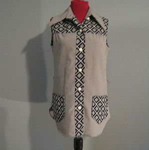 Vintage black white mod oversized lapel tank