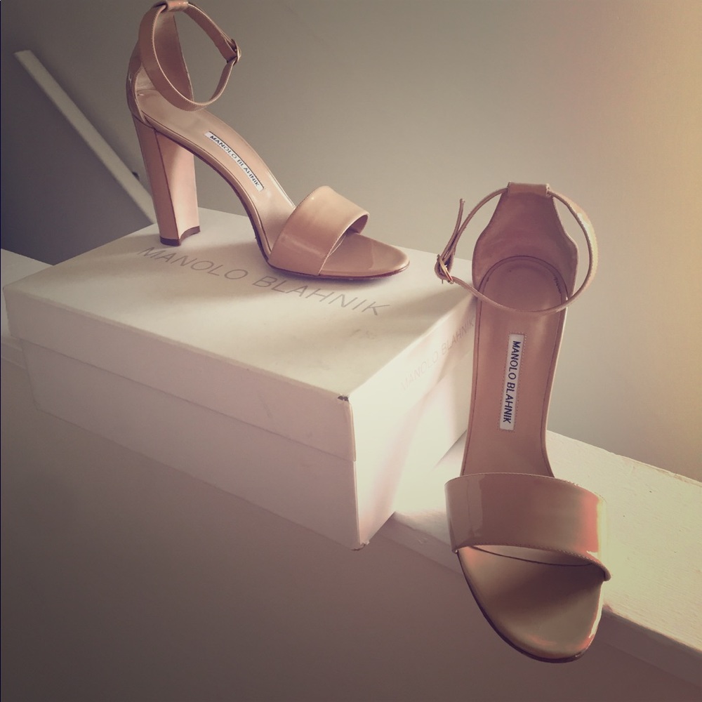 NWOT Manolo Blahnik Lauratopri Sandals