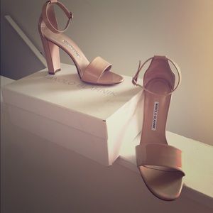 NWOT Manolo Blahnik Lauratopri Sandals