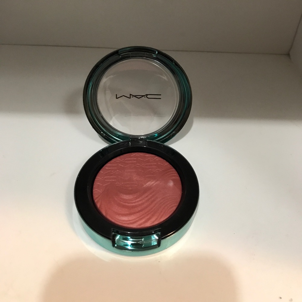 MAC Alluring Aquatic Blush