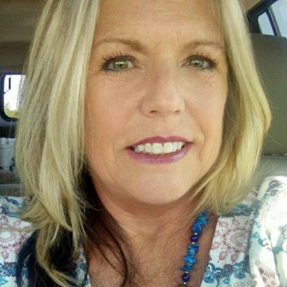 Meet your Posher, Laurie - Picture 1 of 1