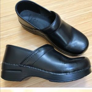 Black Dansko Clogs Size 9