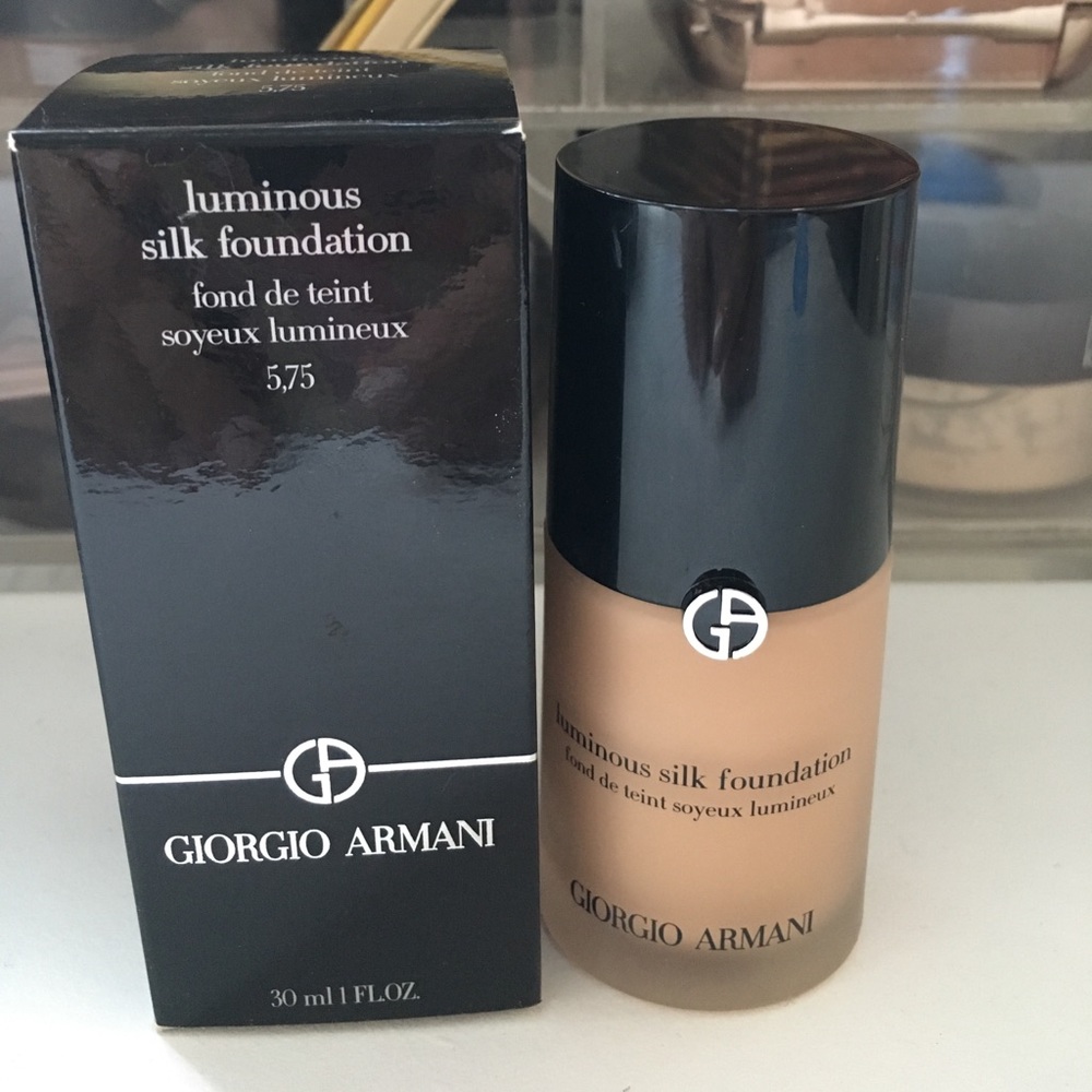 ✨✨SOLD✨✨ Giorgio Armani Luminous Silk Foundation