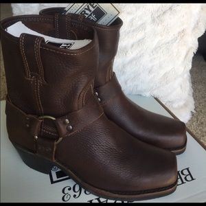 NWT frye harness boots