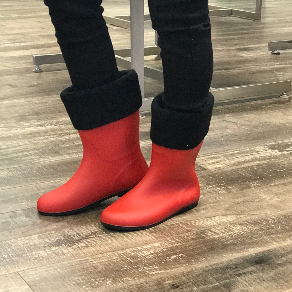 Red & Black Winter Boots - Picture 1 of 3