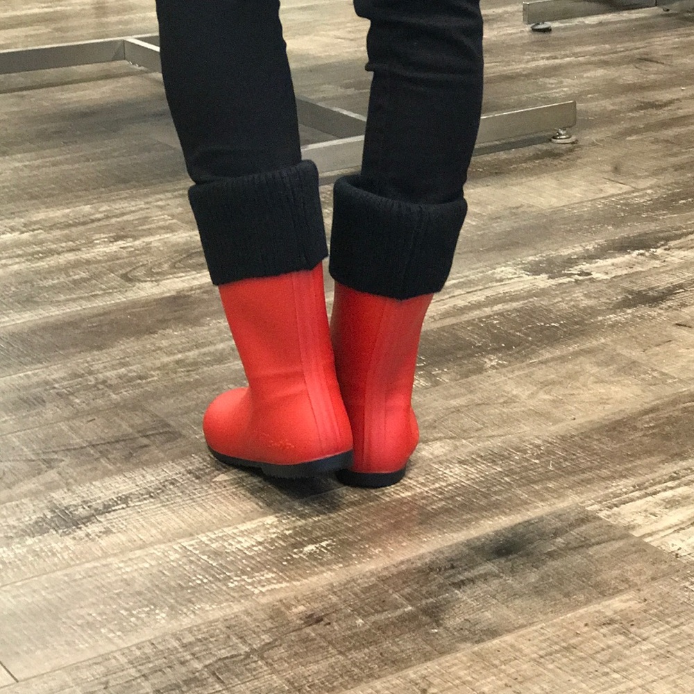 Red & Black Winter Boots - Picture 2 of 3